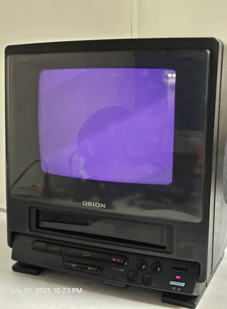 What causes vintage Japanese TV to shut down after 5 minutes?