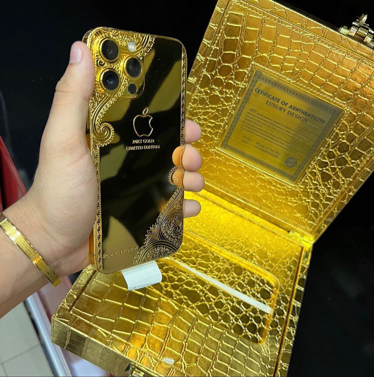 iphone 13 Pro Max Gold Edition