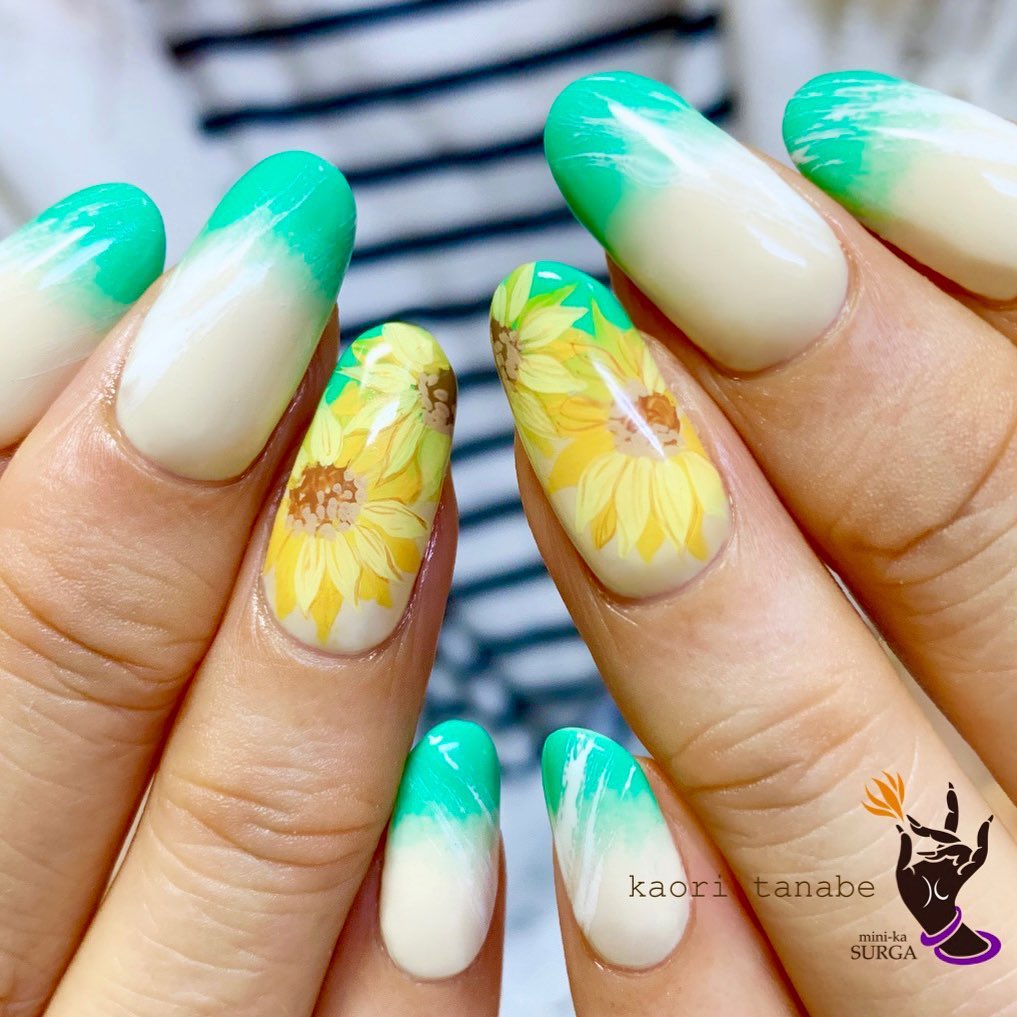 ネイルサロン スクール ミニカ スルガ Salon Work Sunflowers あっという間に真夏 手描きのひまわりは彩度を落とし目にして 大人っぽく プロダクトは安心安全のジュエリージェル ジェルネイル Gelnails ネイルアート Japanesenailart Japan ジュエリー