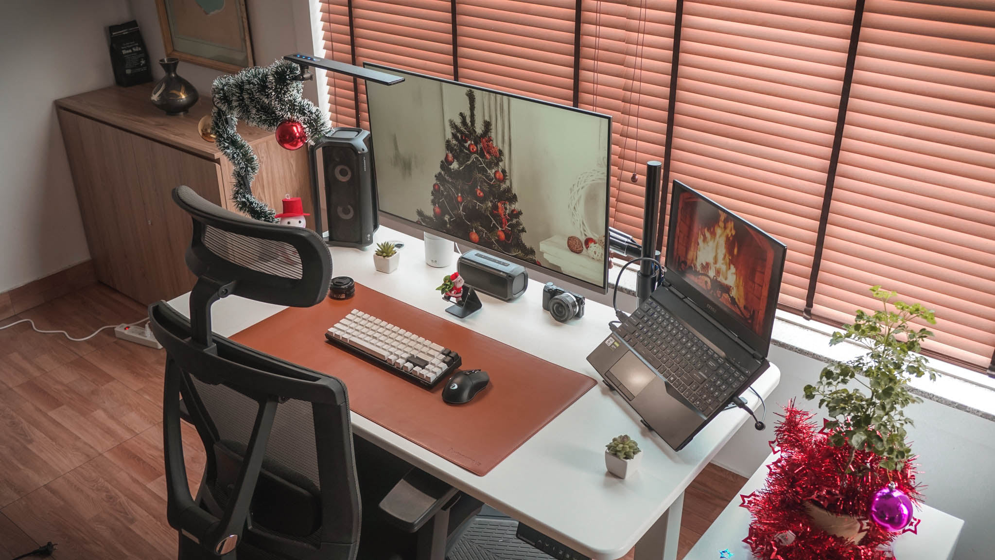 Workspace Setup Addicts | Are you ready for Christmas 🥳🎄