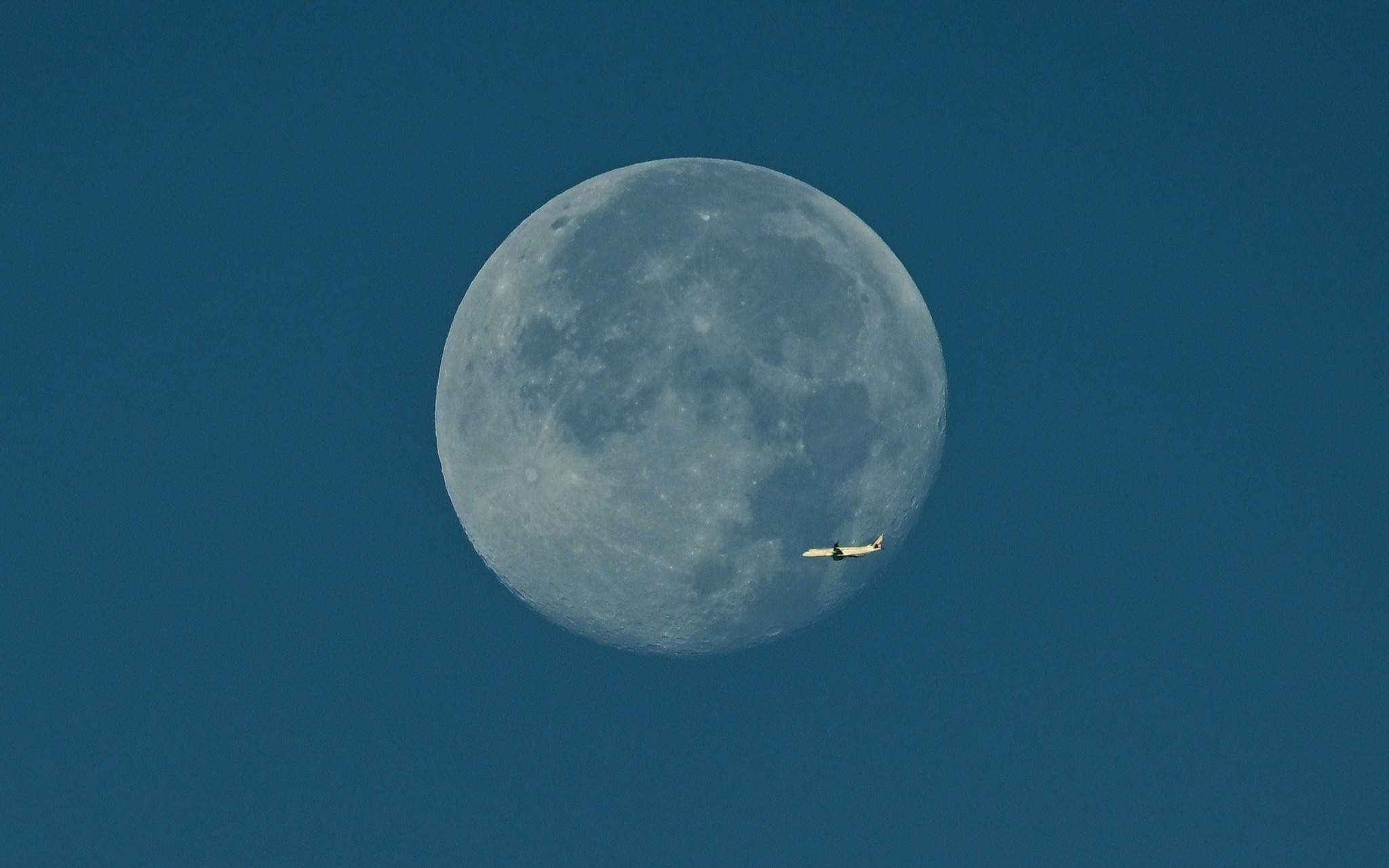 First attempt at shooting the full moon with Nikon Z and NIKKOR Z