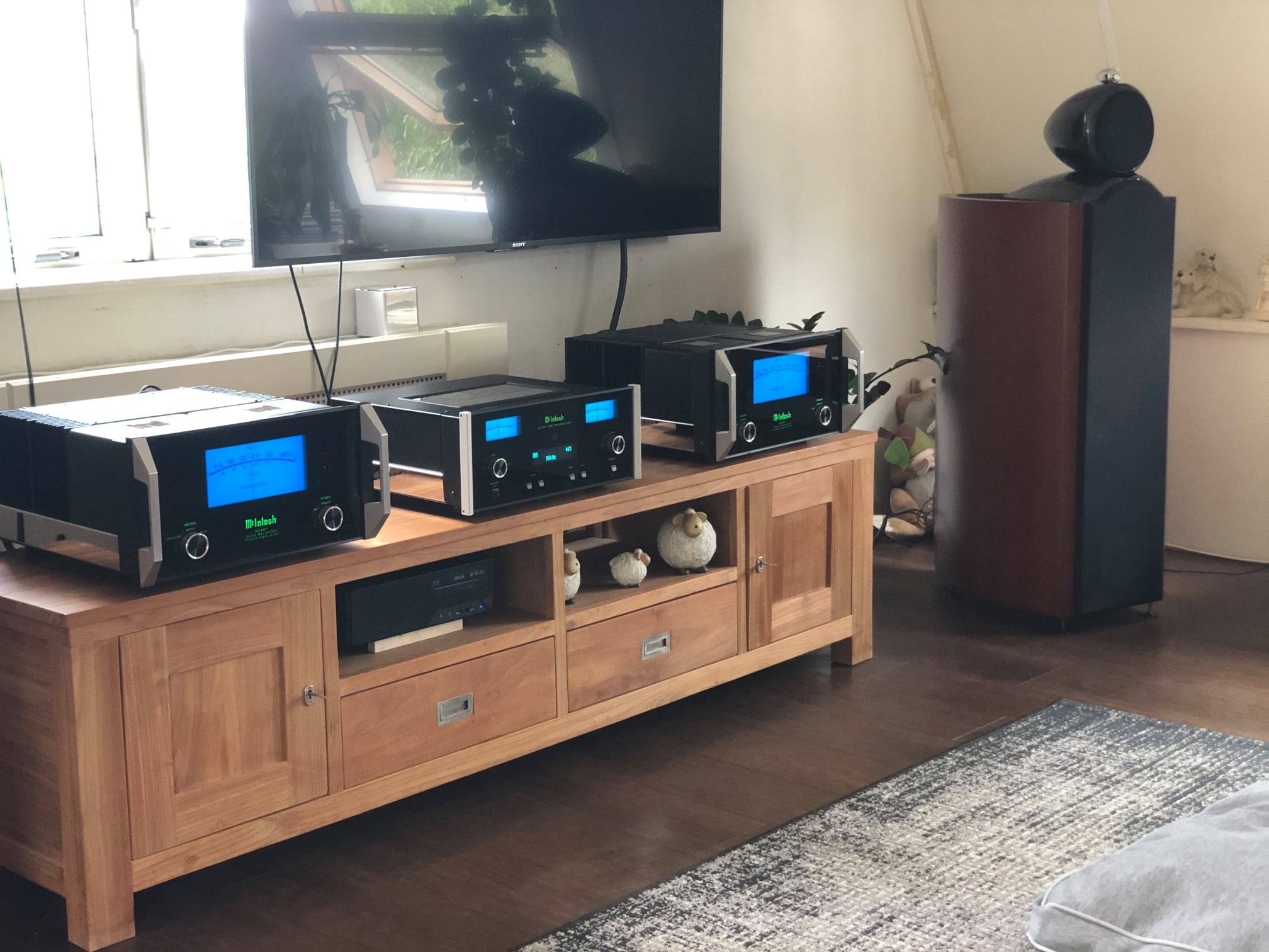 Mcintosh c36 - mc150 good sound^^