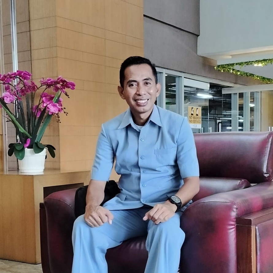 Pak Ribut Guru Viral