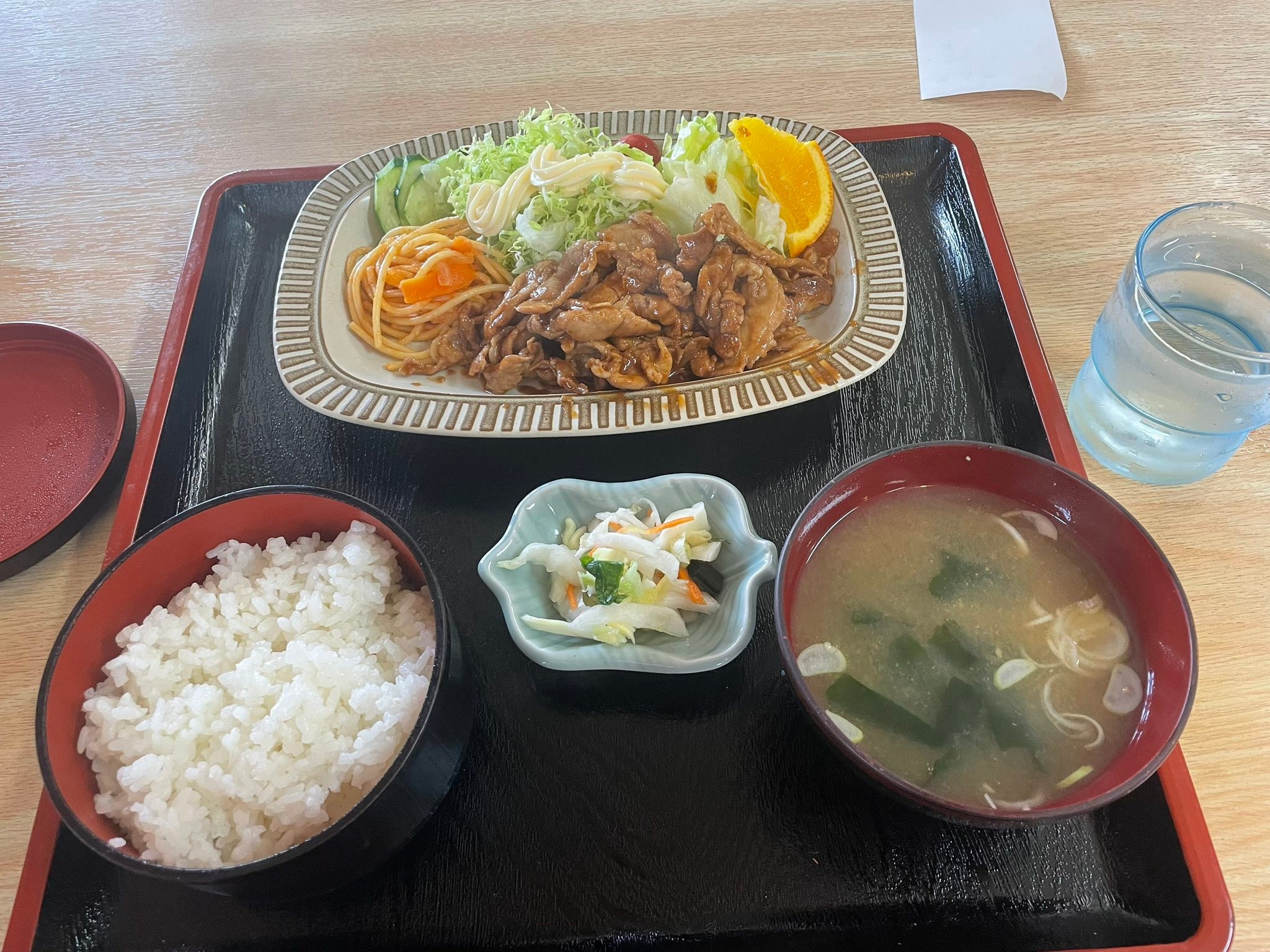 今日のランチは、会津高田町のまるこし食堂さんにて、焼肉定食（1,150