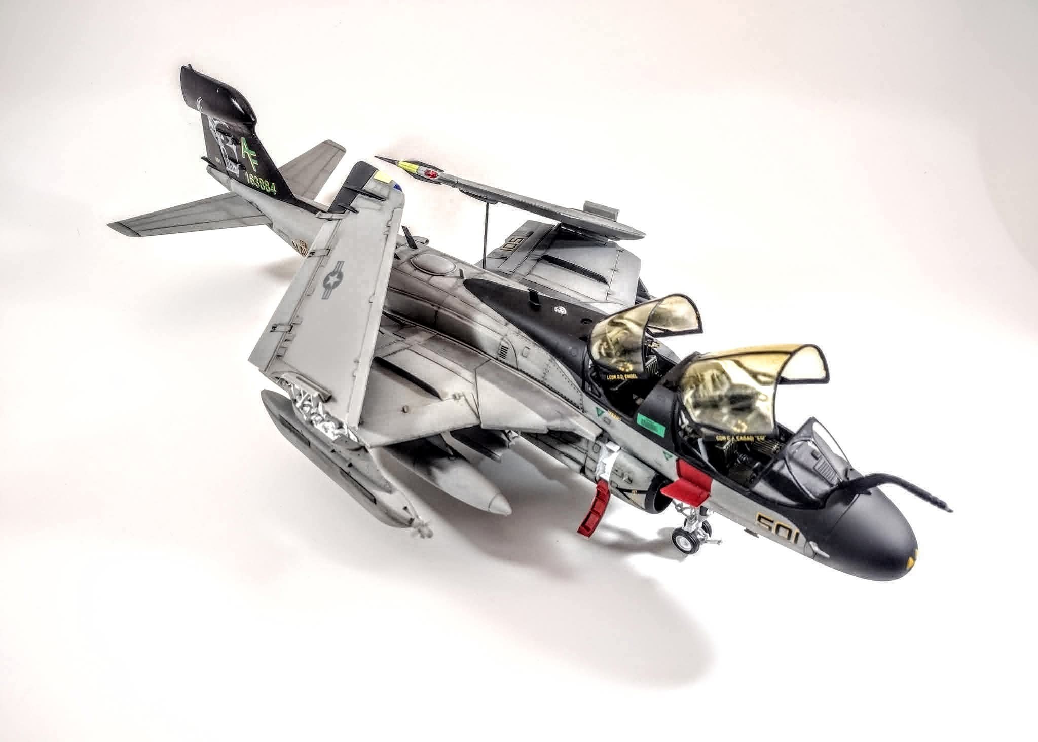 EA-6B DARK PROWLER 1/48模型キット EA-6B Dark Prowler model kit with Darth Vader tailfin