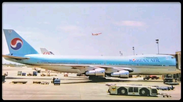 Delivered to Korean Air Lines as HL7457 in 1981. Traded in to