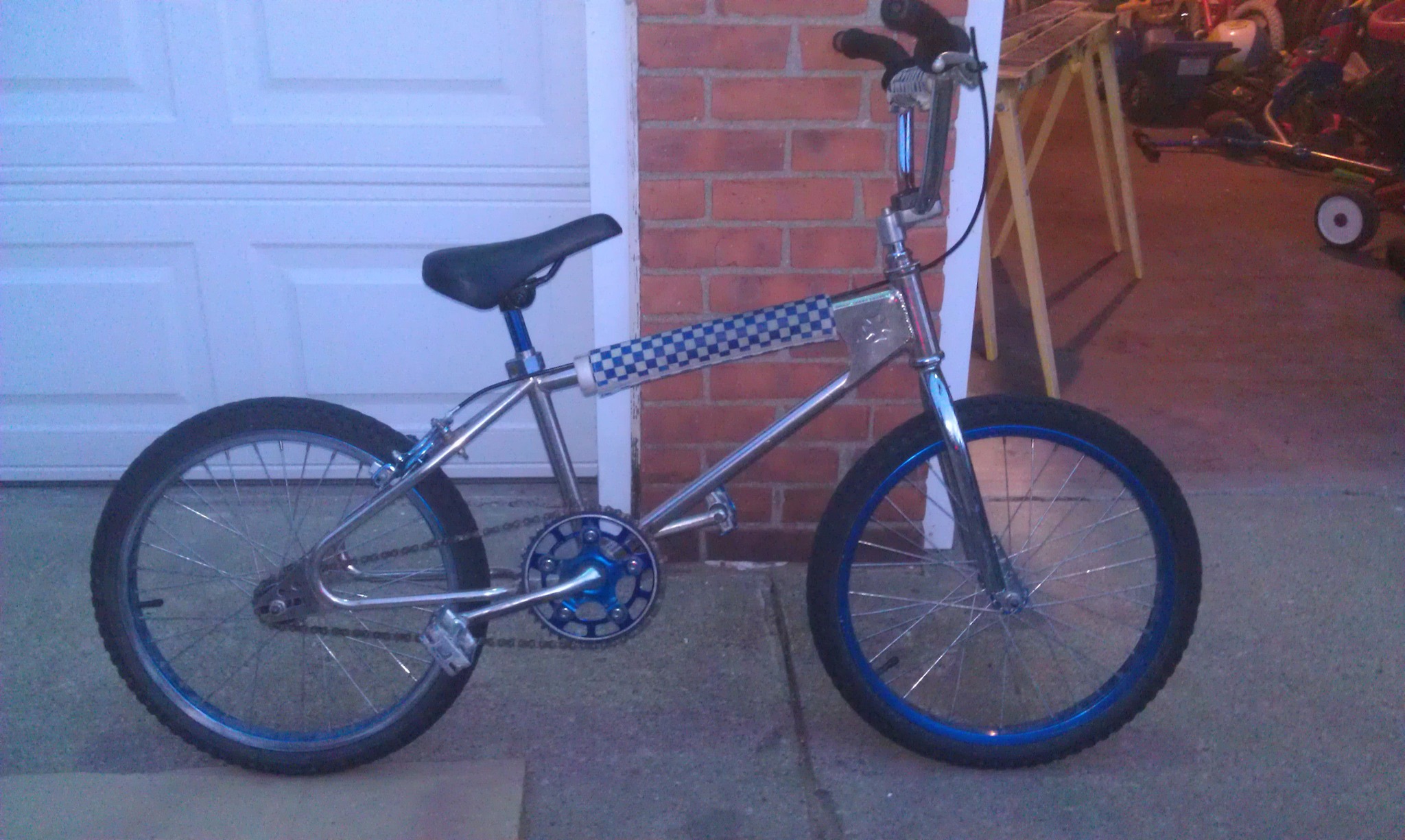 Vintage 1993 Roadmaster Motocykes 20 XZ-14 BMX Bicycle Features a