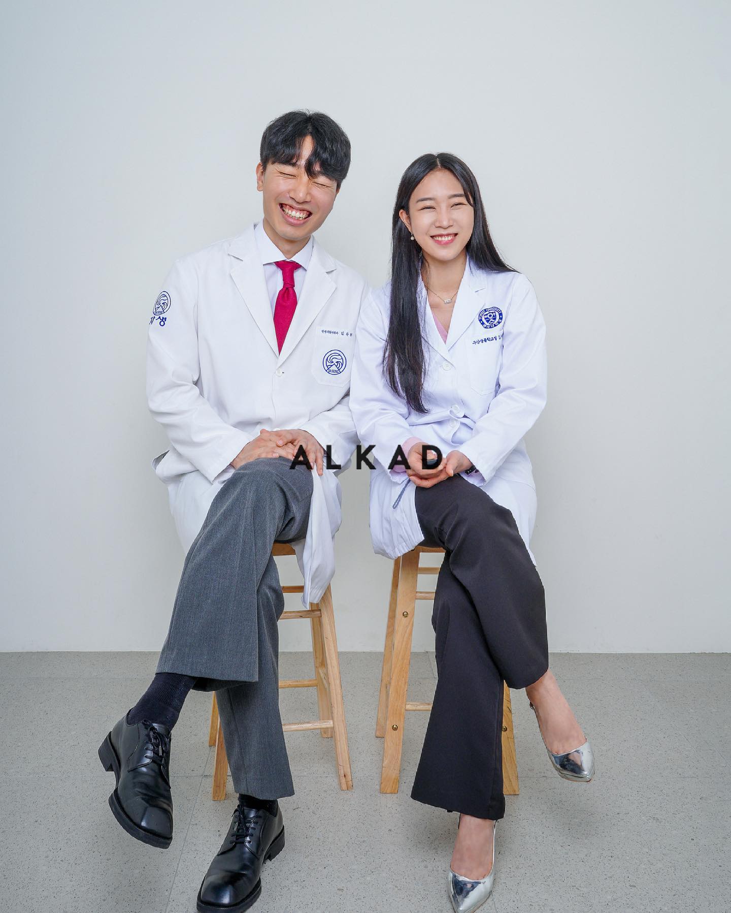 Alkad Studio - 유니폼 입은 모습 너무 멋있어요! 👨🏻‍⚕️👩🏻‍⚕️ #의료진커플... | Facebook