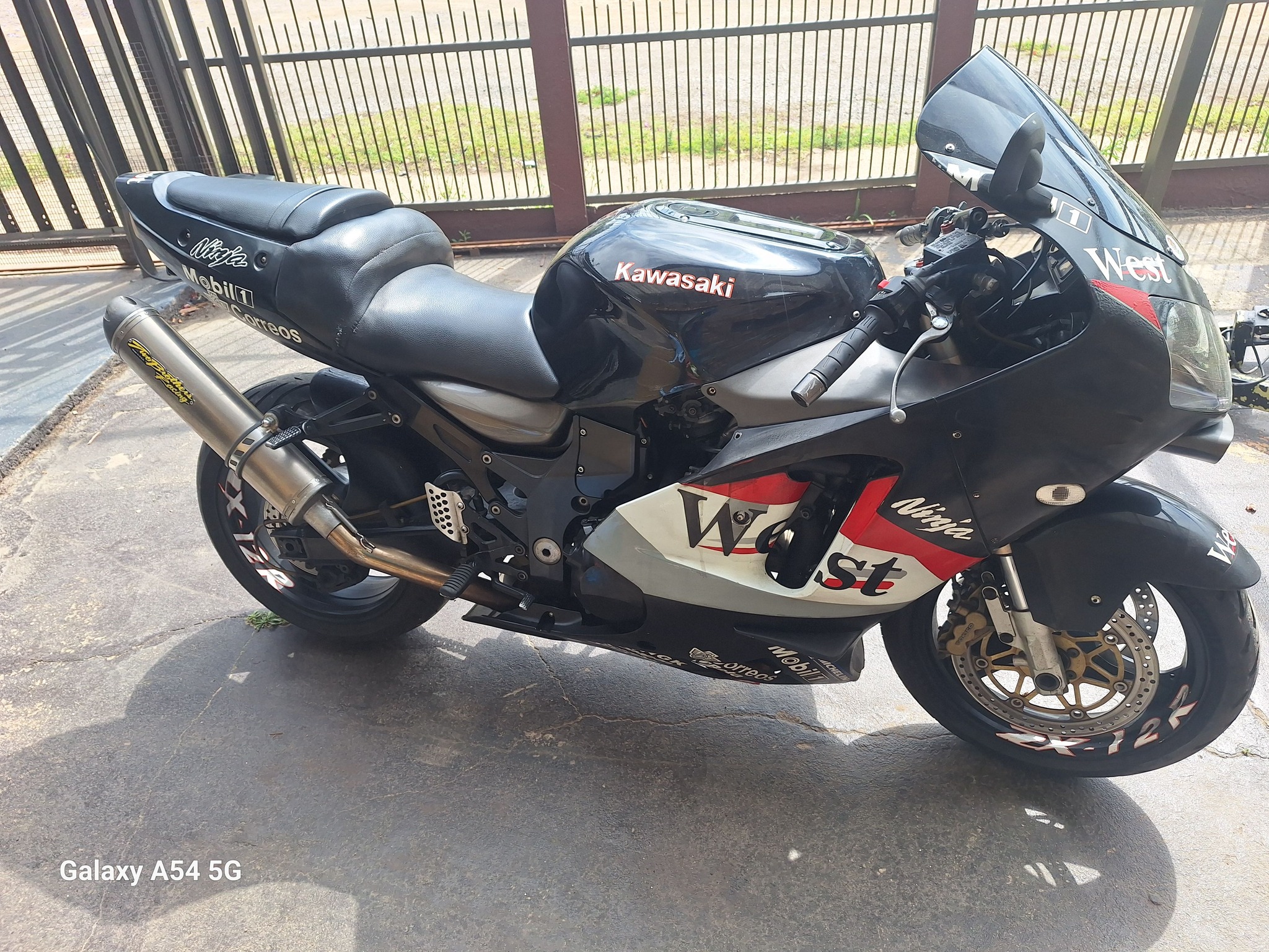 Visitor posts: My 2000 Kawasaki ZX12R A1. Unrestricted.