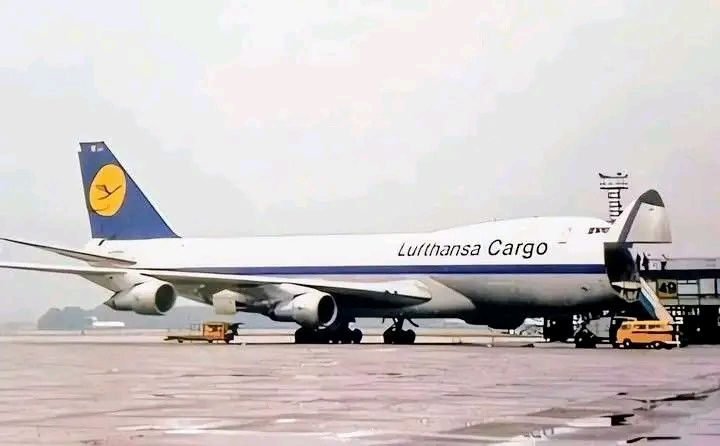Lufthansa Cargo B747-200F カーゴドア開閉 Lufthansa Cargo B747-200F D-ABYZ, November 1994 (my photo)