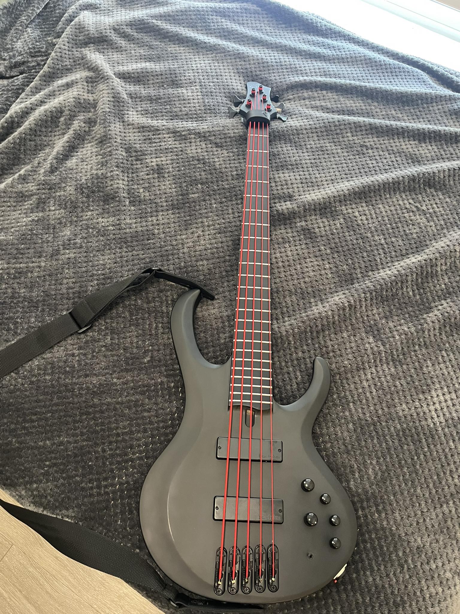 Ibanez btb625ex red devils bass