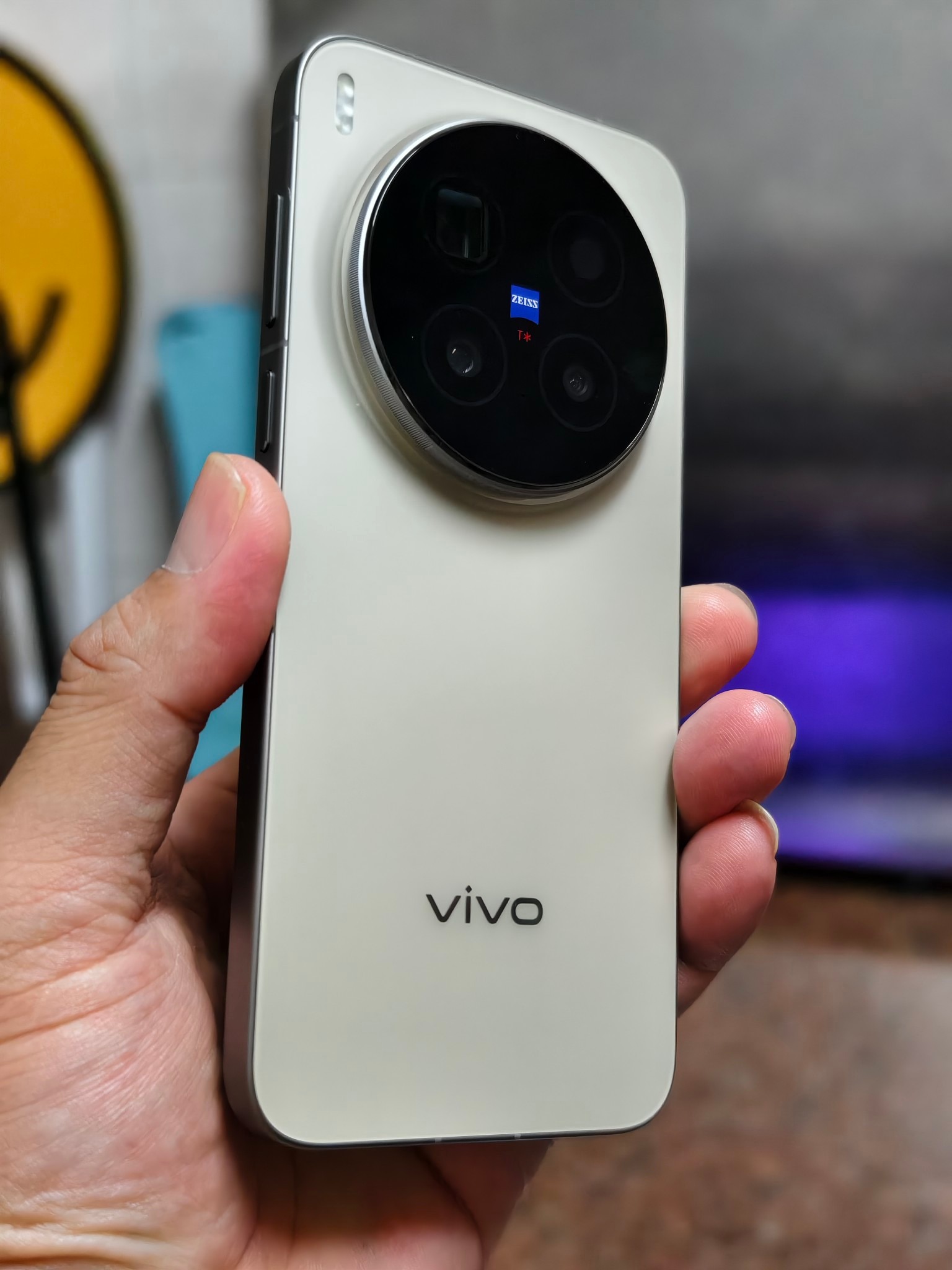 終於還是上了...目前X100ultra與台版X300pro 輪流使用中還在適應台版橘子比較跟陸版橘子還是有差.... | Facebook