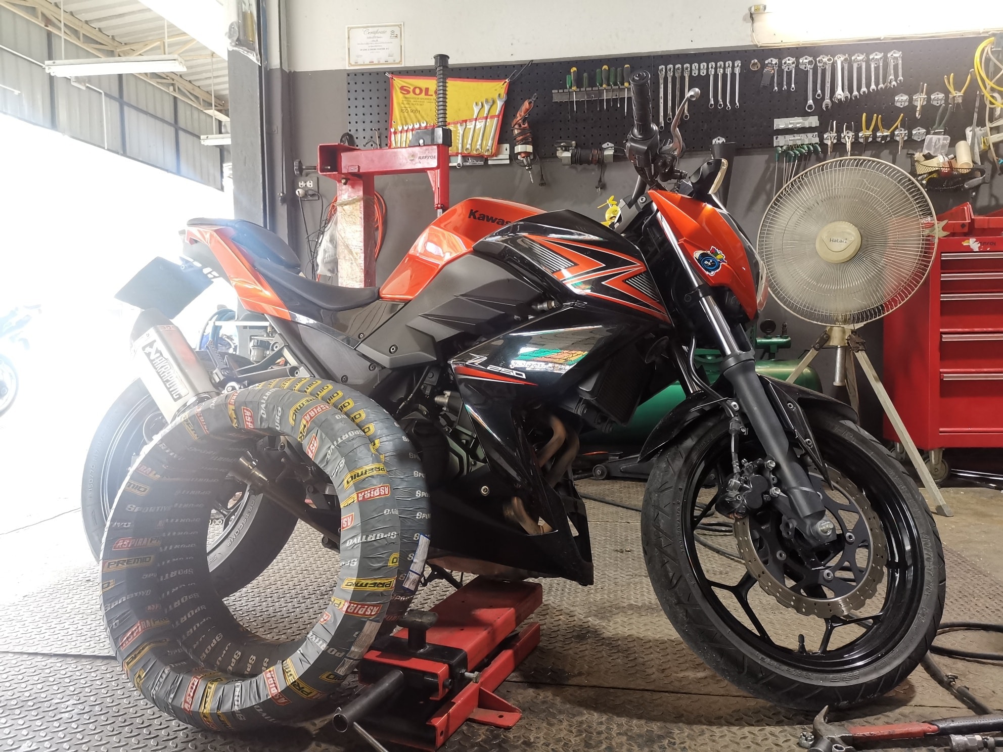 Z250 เปลี่ยนยาง aspira... - Capy Racing Shop หมวกกันน็อค | Facebook