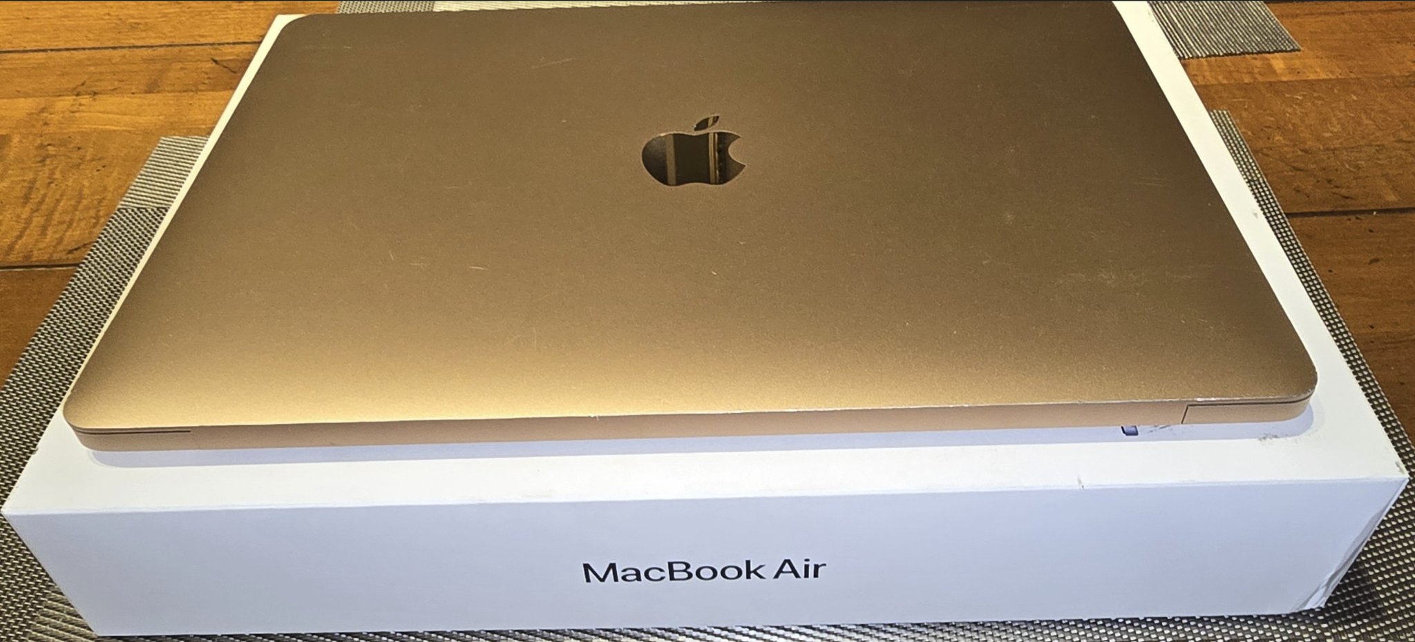Serial No: FVFCF06WLYWM Apple MacBook Air 13” (2019) – Gold – Core