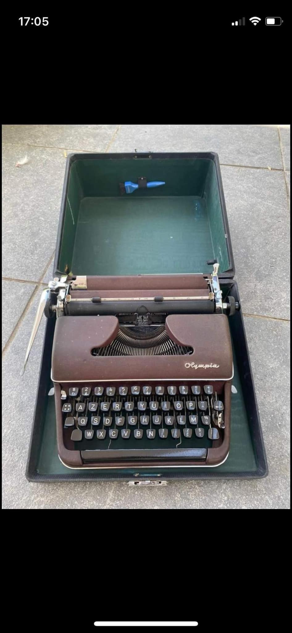 Identify Olympia typewriter model?