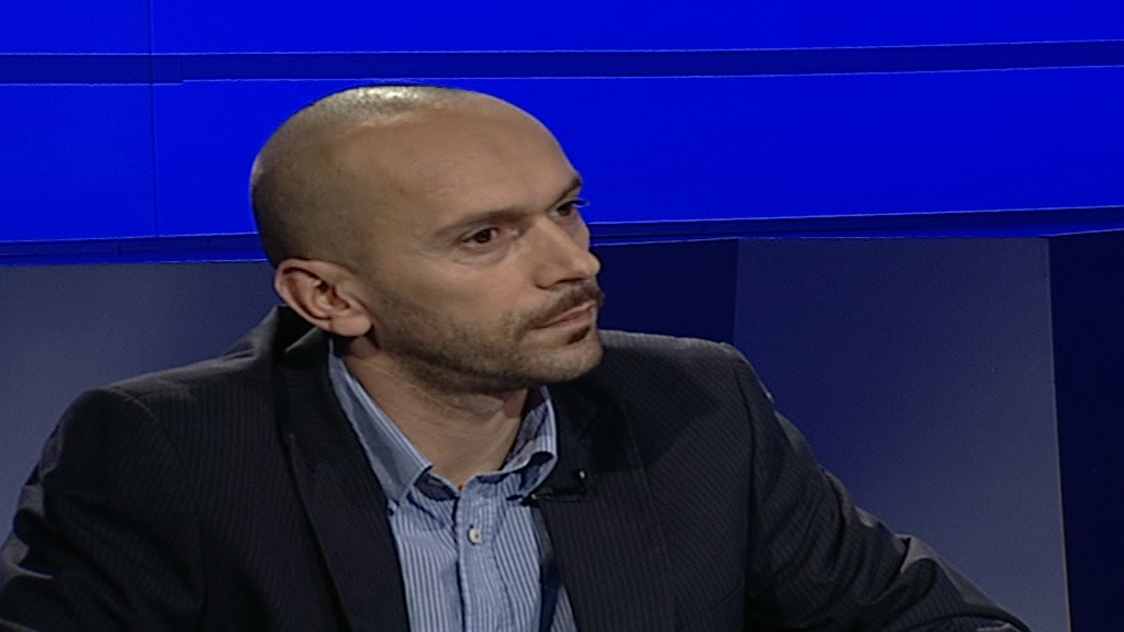 Debati - Isuf Kurtaj, gazetar LIVE ne emisionin “DEBATI NE CHANNEL ONE ...
