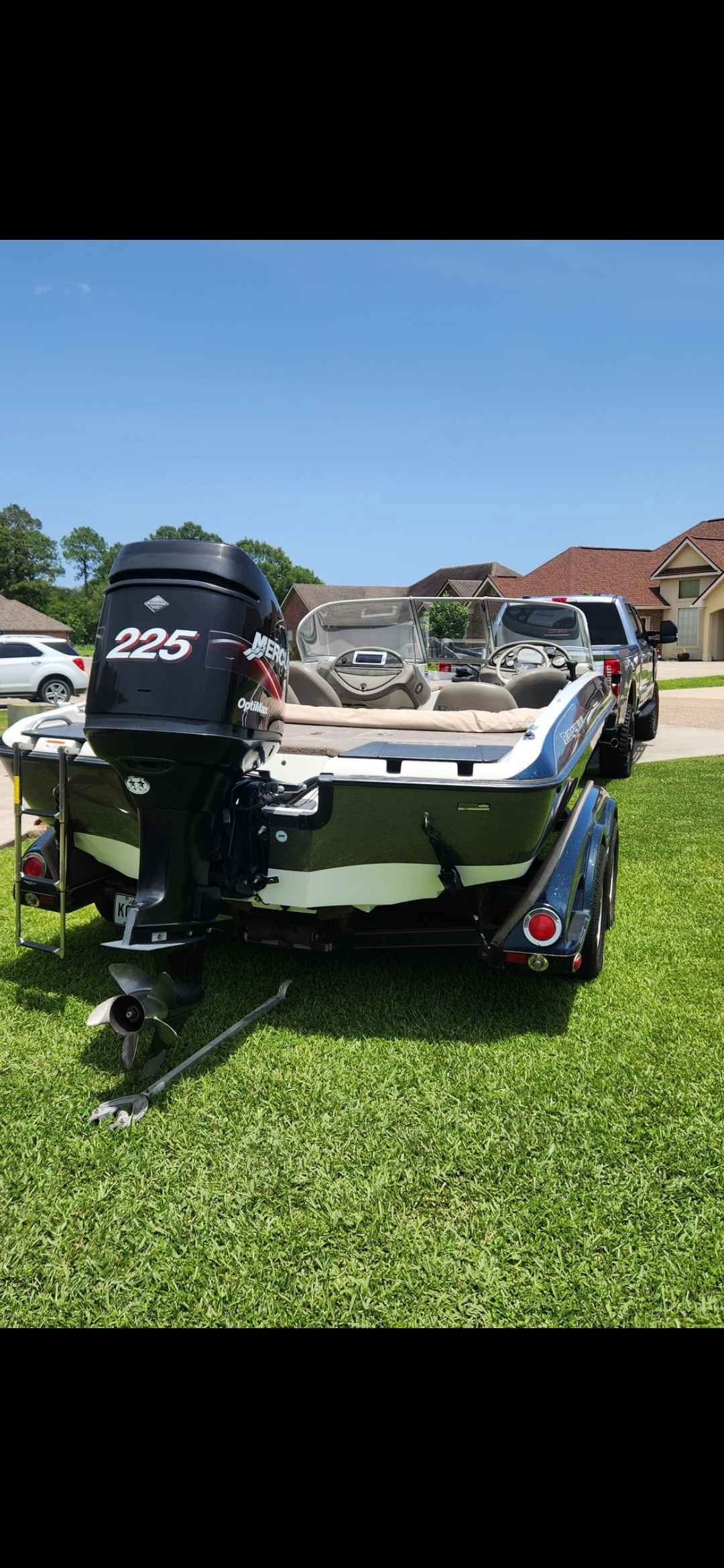 2005 21ft Ranger Reatta w/ 225 Mercury Optimax 167hrs. Well kept and ...