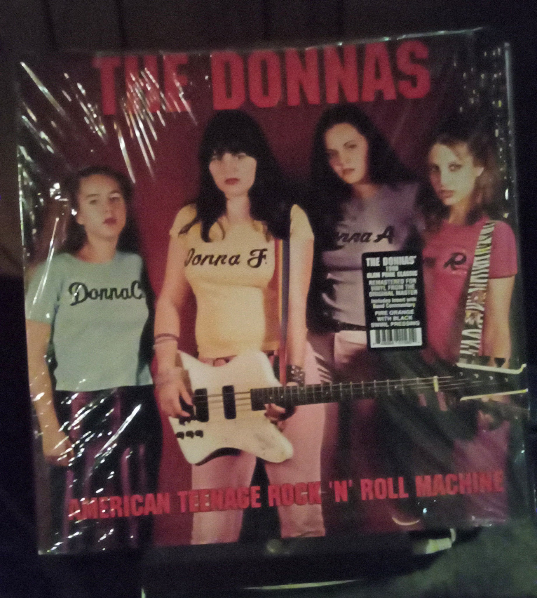 The Donnas - American Rock 'N' Roll Machine. Lookout 1998.