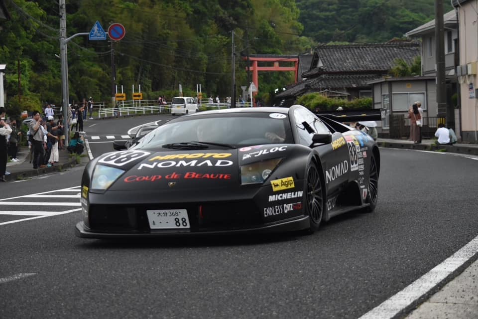 JGTC GT500 battle at Fuji Speedway in 1996