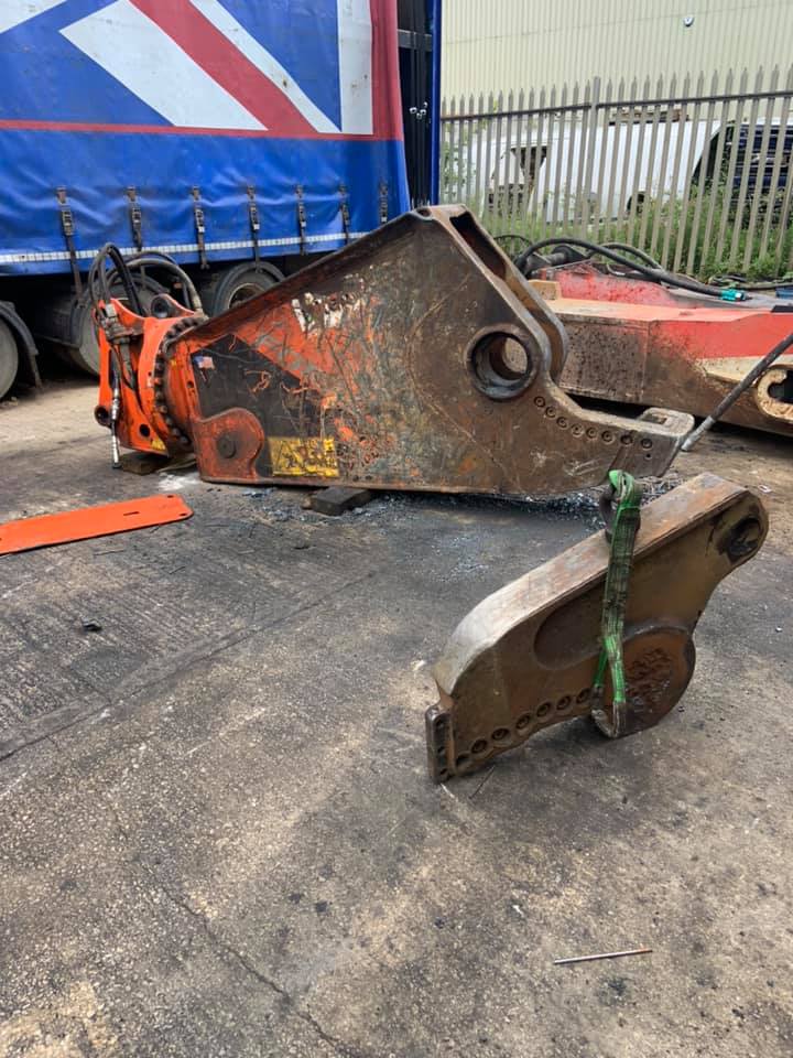 One of today’s jobs lancing a pin... - Hunters Plantweld Ltd