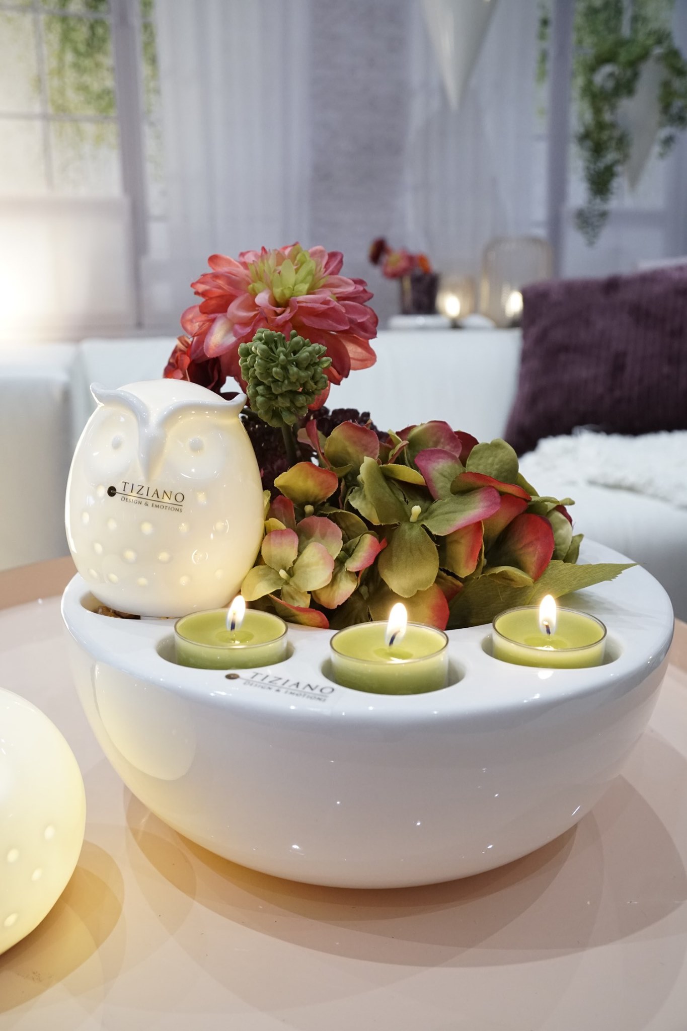 Nicht nur für Weihnachten ein Muss! Unsere Schale Raveo mit integrierten Teelichthaltern lässt sich nicht nur zu Weihnachten als stilvolle Adventsschale nutzen. Sie ist auch jetzt im Herbst ein echter Hingucker. Die