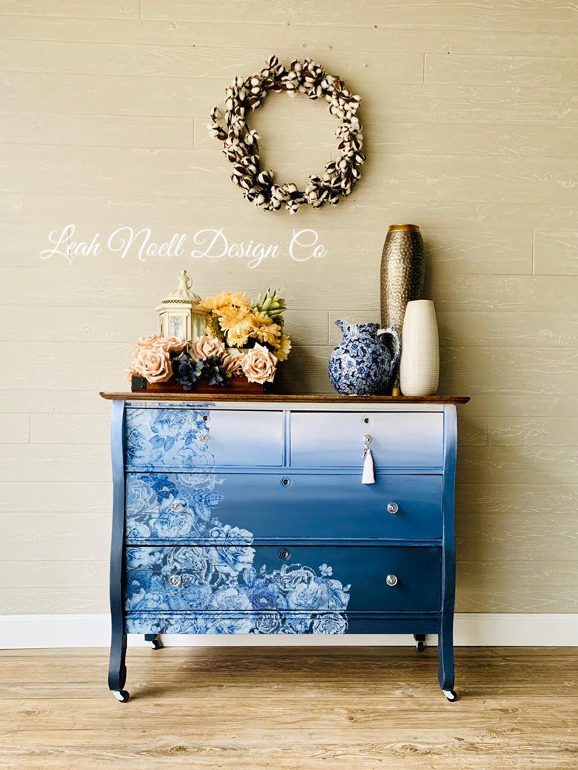 blue ombre dresser In December I showed you a similar but in sky blue, this time it's mint. 😊 on the fronts, ombre on the sides of the drawers and ombre on the ombre chalk painted furniture