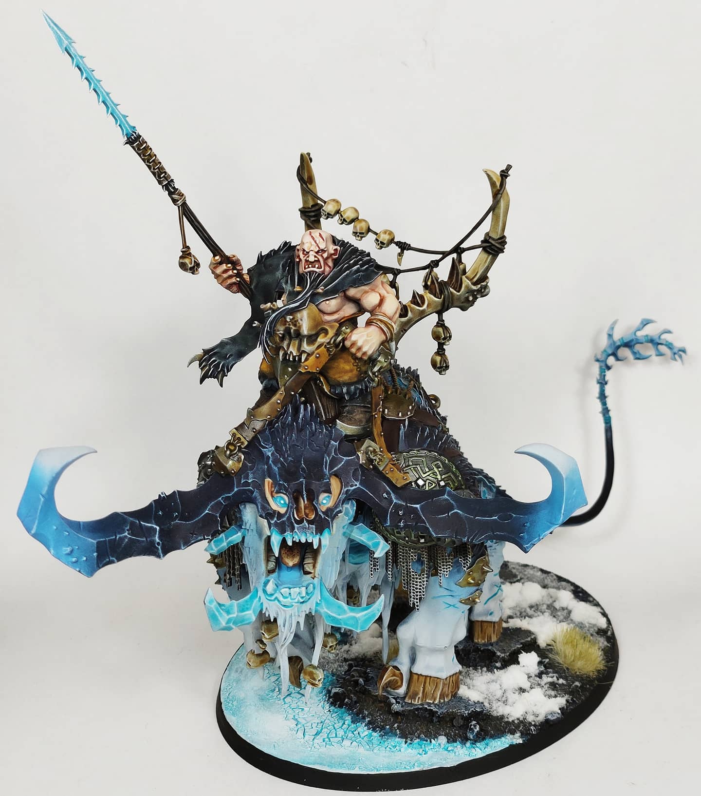 Warhammer Age Of Sigmar - Ogor Mawtribes Stonehorn Frostlord Con Lancia Del Gelo
