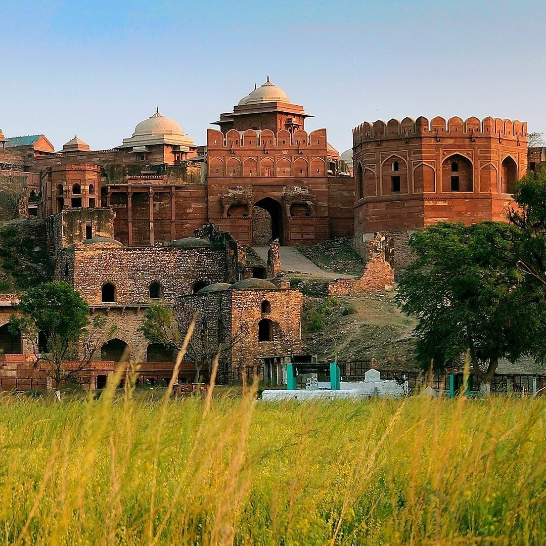 İ - Hathi Pol or Elephant Gate is located in the southern end of the ...