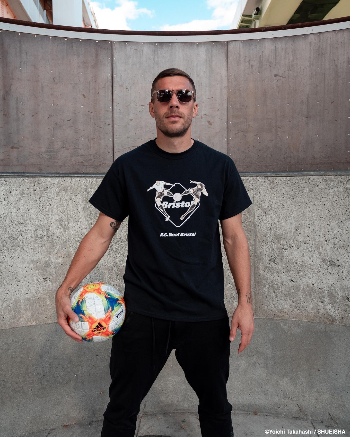🇩🇪STRASSENKICKER × F.C.R.B. ×『キャプテン翼』🇯🇵 ‪‬ 人気