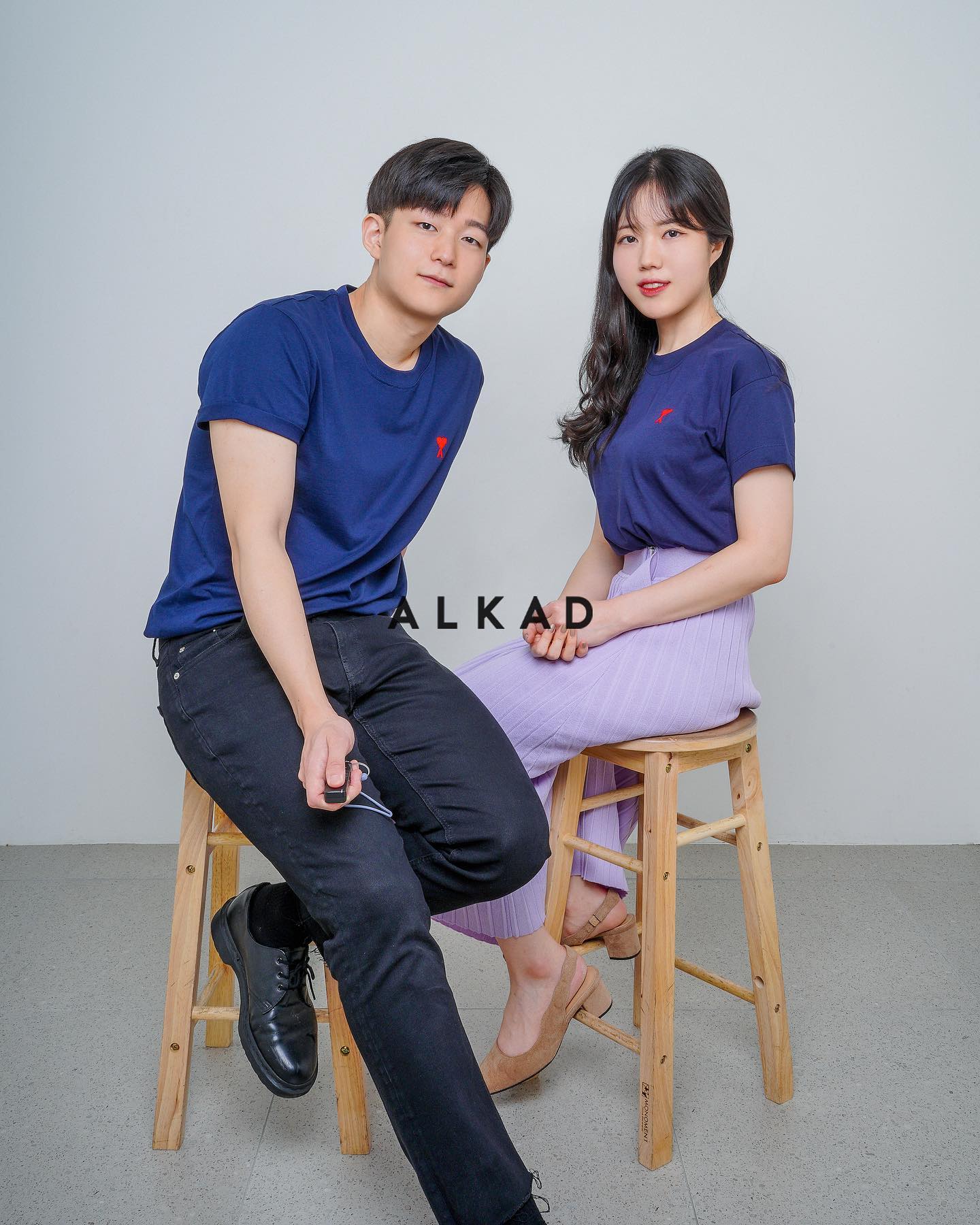 Alkad Studio - 커플룩을 입었다면 사진으로 남겨요!👕 #커플룩데이트 #하이엔드셀프사진관... | Facebook
