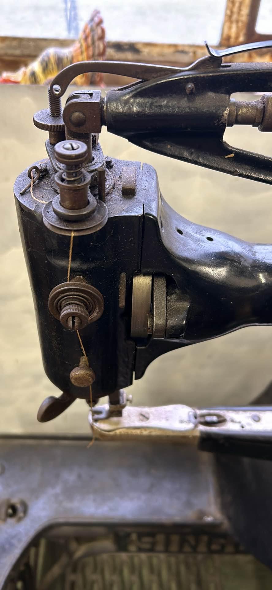 Nice Singer 29k71 leather industrial sewing machine. Shoe patcher