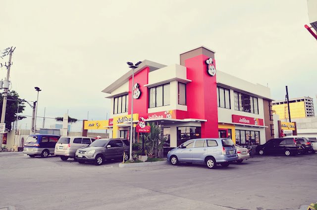 Jollibee Shell Macapagal Northbound