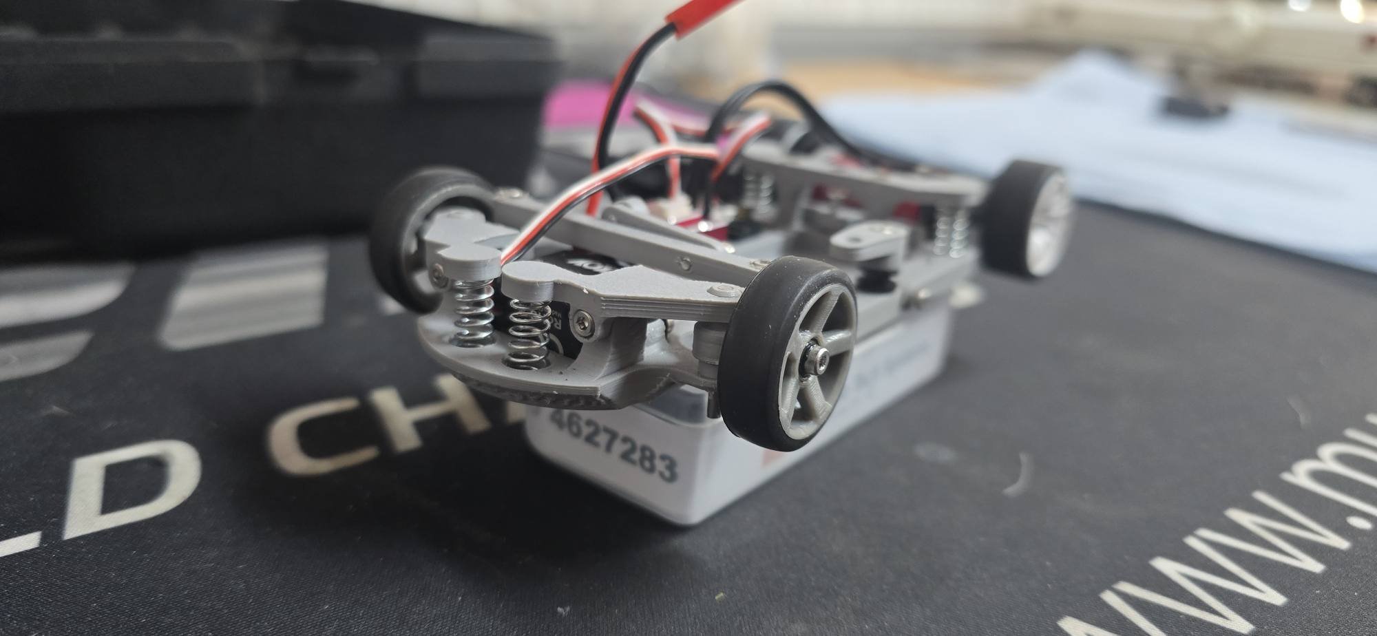 Chris Seyfert's 1/28 budget RC car chassis with Ali-Express
