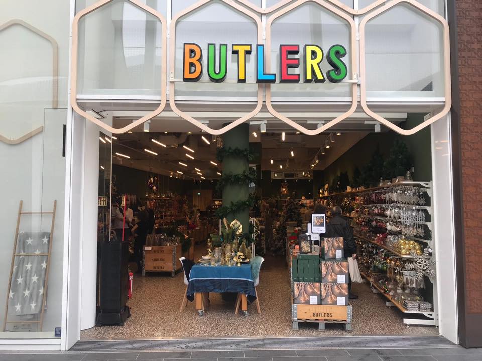 Es ist soweit, heute hat BUTLERS neben Levi's eröffnet. Kommt vorbei und stöbert durch das fröhlich bunte Sortiment rundum Deko, Tischideen, Kochen & Wohnen. 😍🎊 Treuekarten-Inhaber erhalten übrigens d