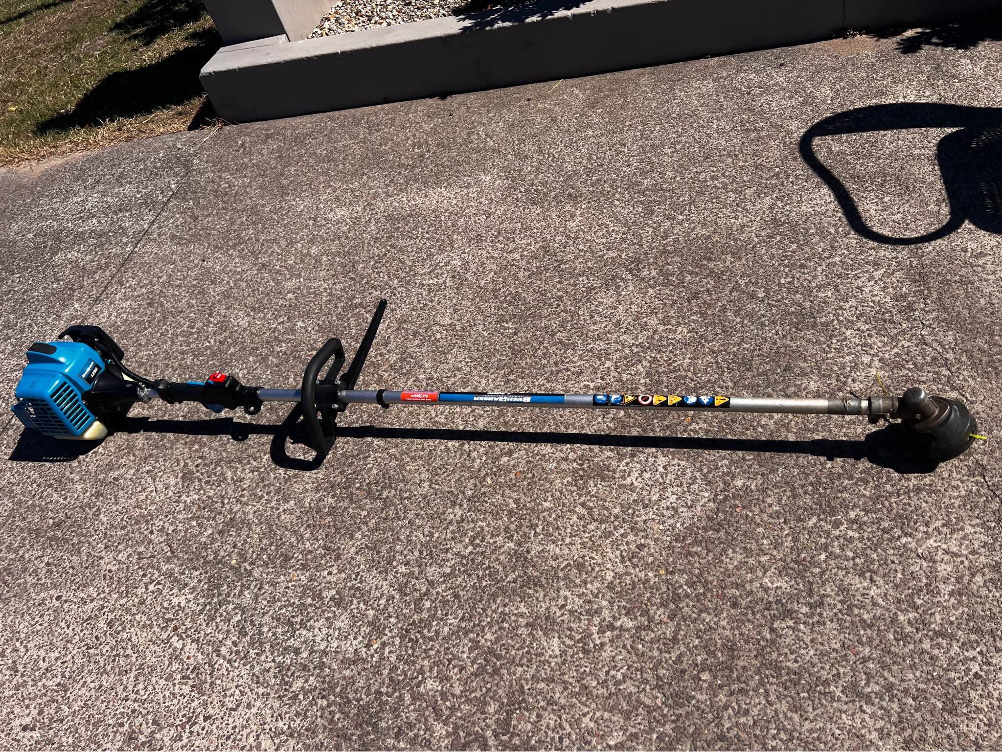 FOR SALE BUSHRANGER Whipper Snipper L2301 - Edgers - Bobs Farm, New ...