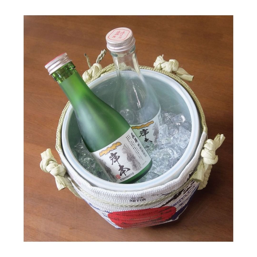 岸本吉二商店 - こちらは菰樽型ワインクーラーです。中は陶器を使用