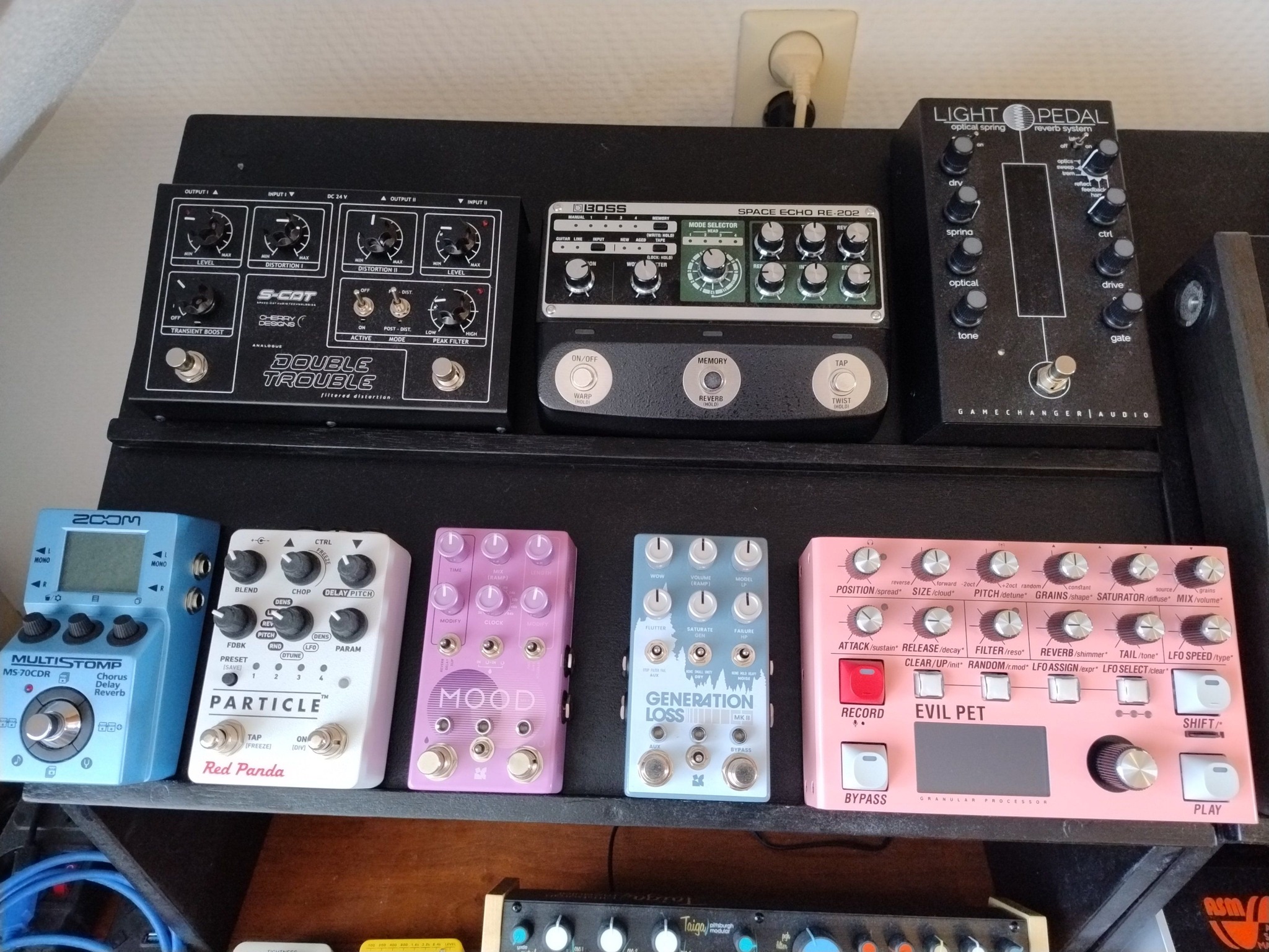 Synthesizer pedalboard with EQ and TC Electronic Mimiq Doubler