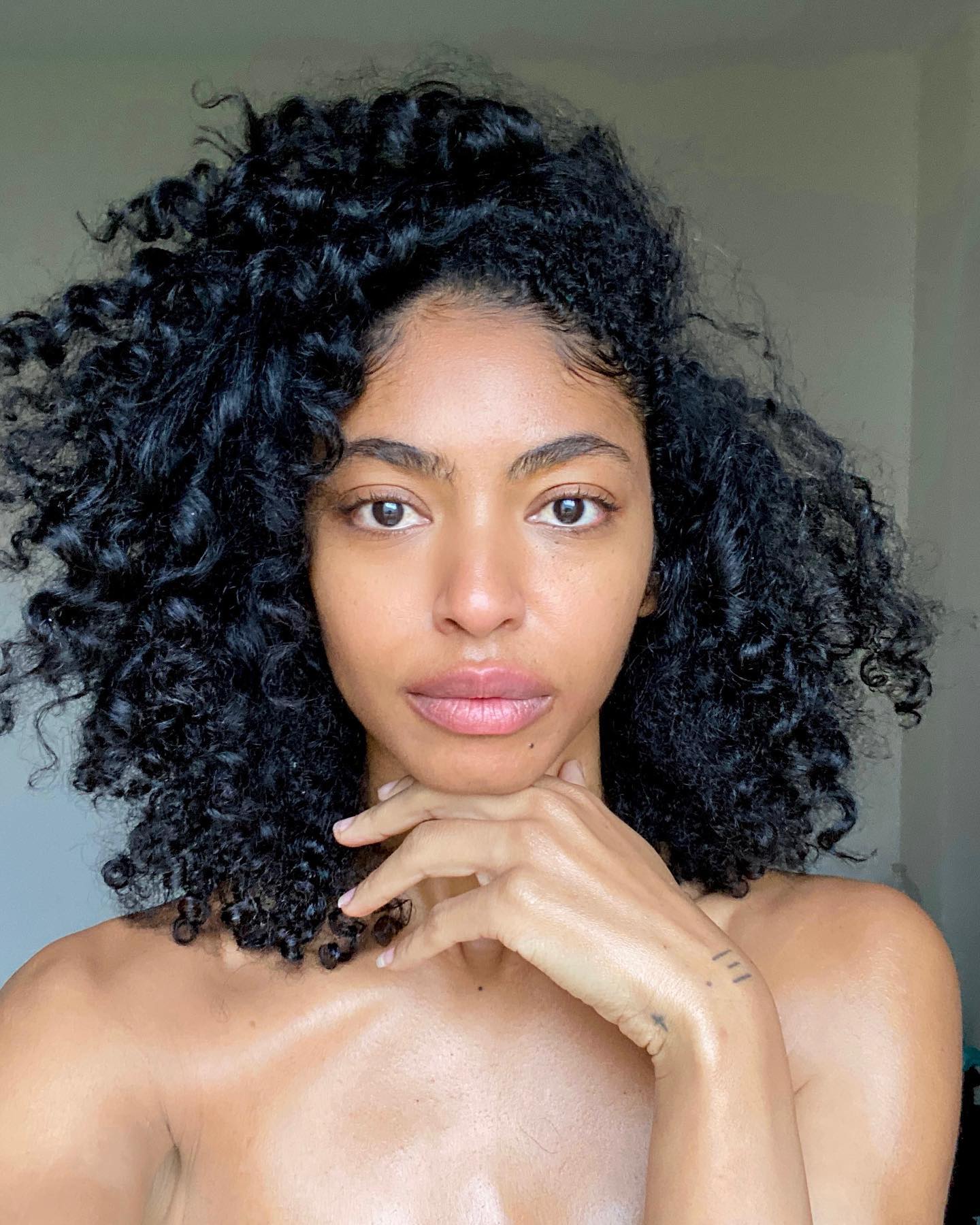 Jessi M'Bengue Agent ‘ Jess sends us a selfie , no...