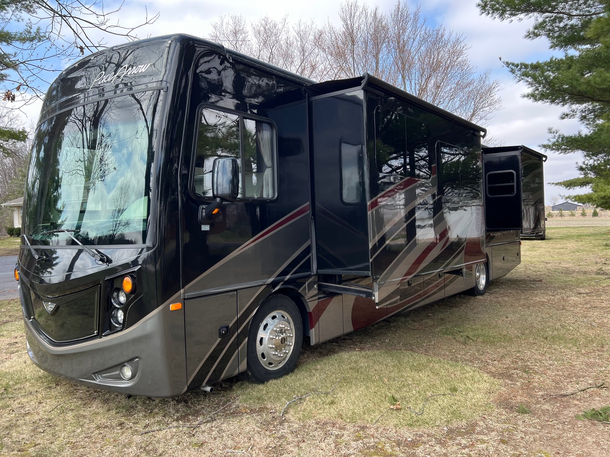 2019 Fleetwood pace arrow - RVs & Campers - Pecatonica, Illinois ...