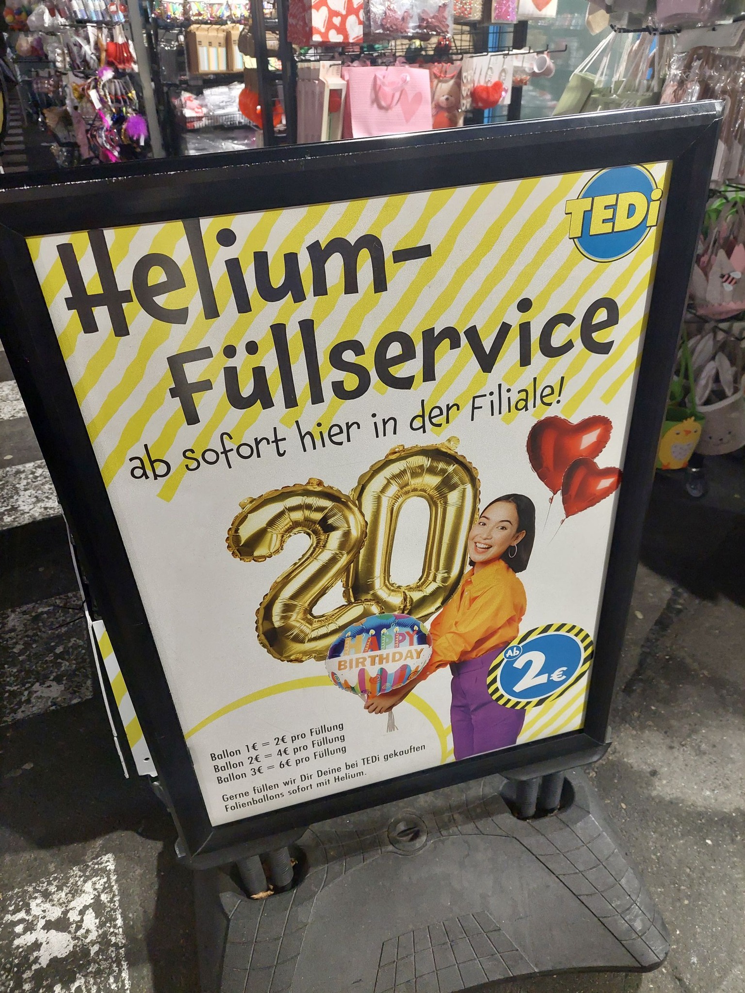 wenn du es auch toll findest das man beim Tedi Hardhöhe Ballons mit Helium befüllen lassen kann😀