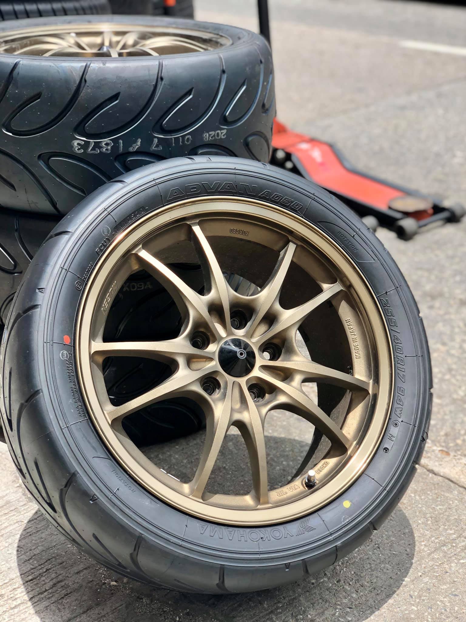 MUGEN MF10 17X8.5 et59 5x114.3 Bronze (已停產）+ ADVAN A050M 255