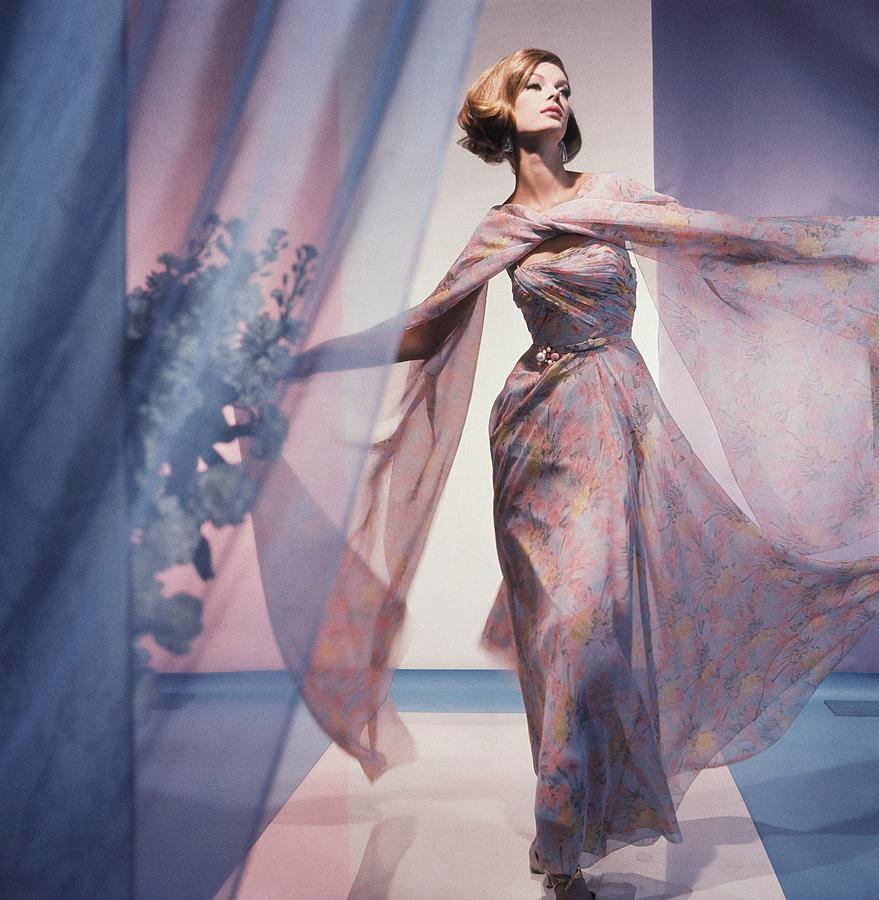 chiffon dress saks fifth avenue Nena von Schlebrügge in a by Sophie at Avenue. Photo by Horst P. Horst, 1962 Formal gowns Size:AU 20 Launchdate:2025-03-13 Maxi Dress Rotation. Discover length A