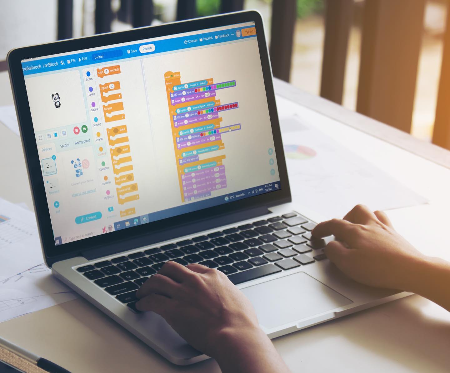 สอนเด็กเขียนโปรแกรมคอมพิวเตอร์ที่ Spark Coding Academy