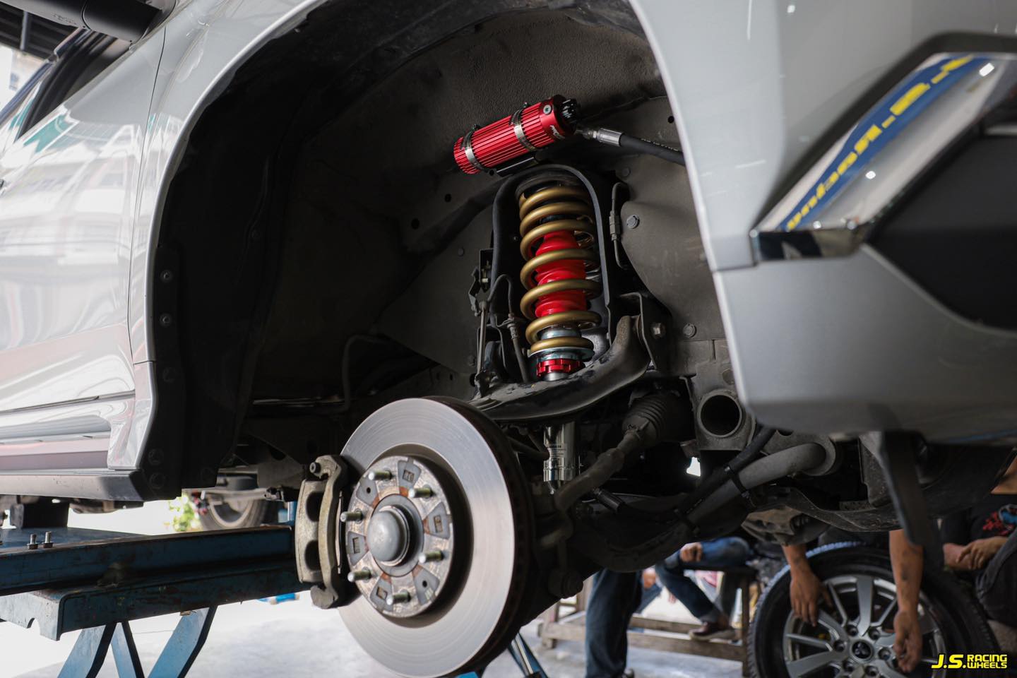 Pajero sport ทรงสวย เจ.เอส จัดให้คับ🧡 >> โช๊ค Profender subtank ปรับ8 ...