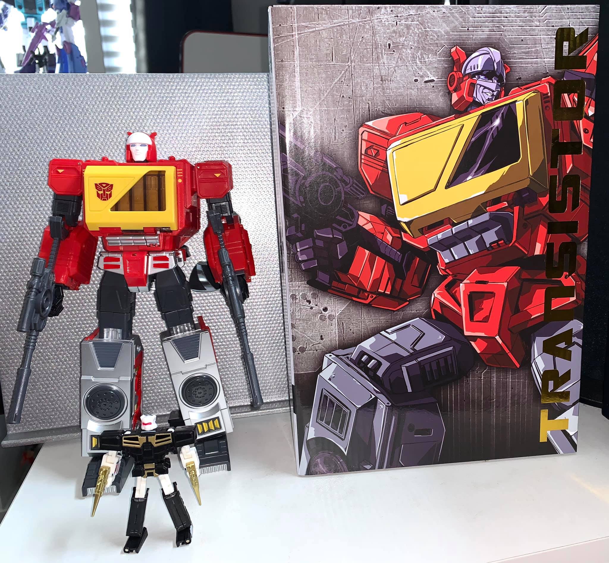KFC Toys' Transistor, a third-party Masterpiece-scale Autobot