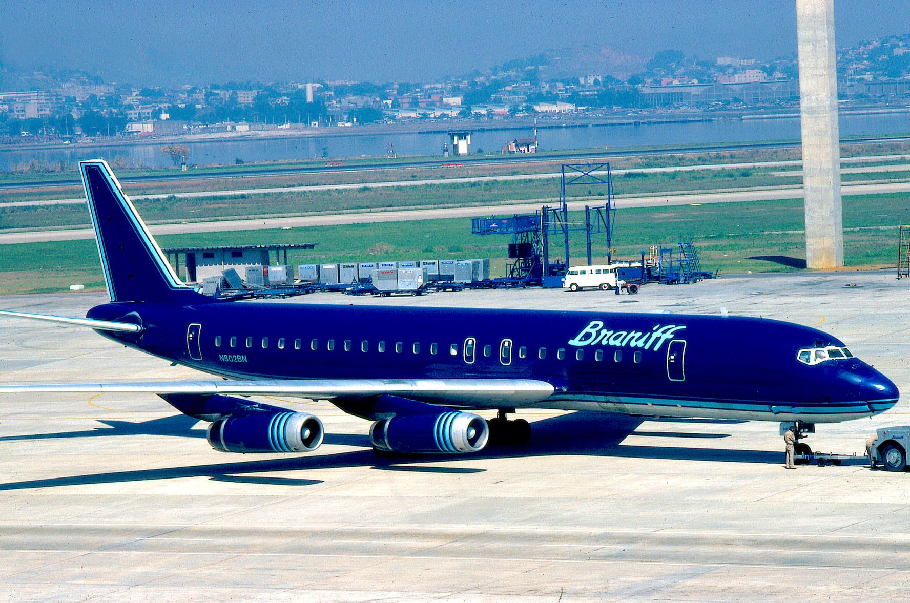 THE NINTH BRANIFF DC-8 - Braniff International Douglas DC-8-62
