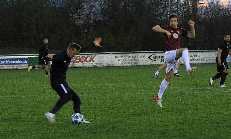 FC - Heute rollt um 18 Uhr beim SV Riedmoos wieder der Ball. Im dritten ...