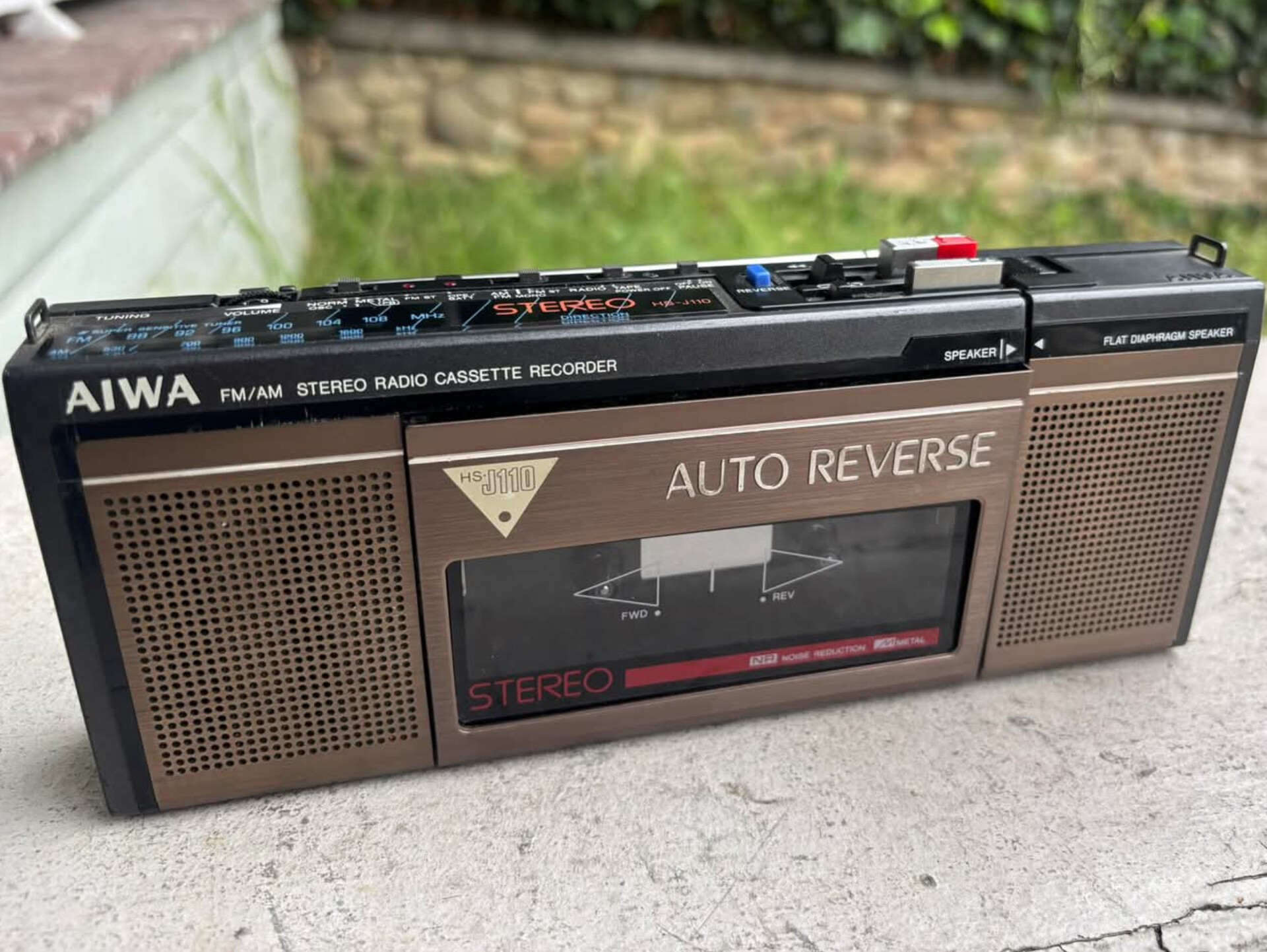 Aiwa ar-22 am/fm radio and tp-22 cassette recorder