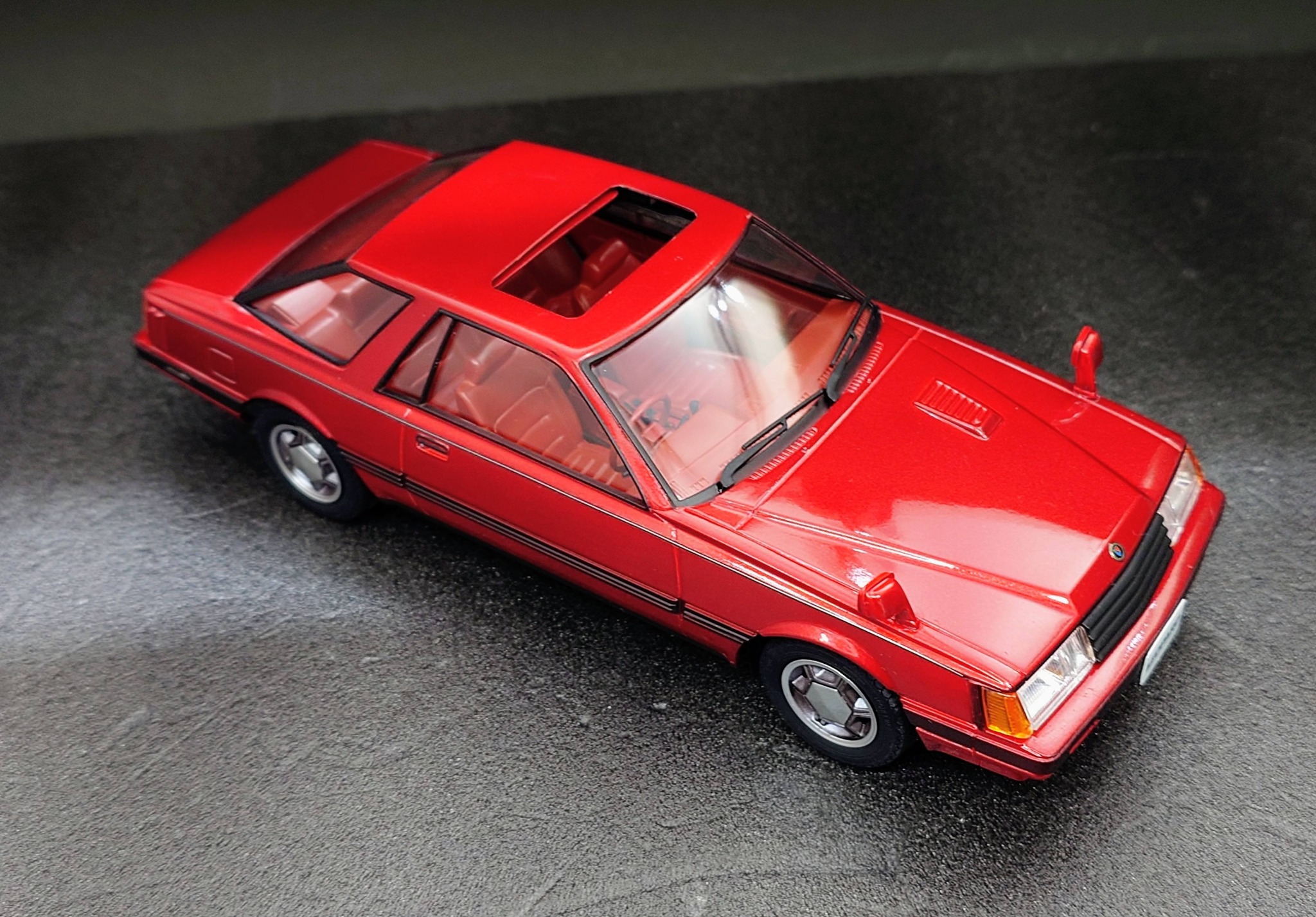 タミヤ1/24 日産レパード280X SF-L完成 先週日曜日に購入した再販