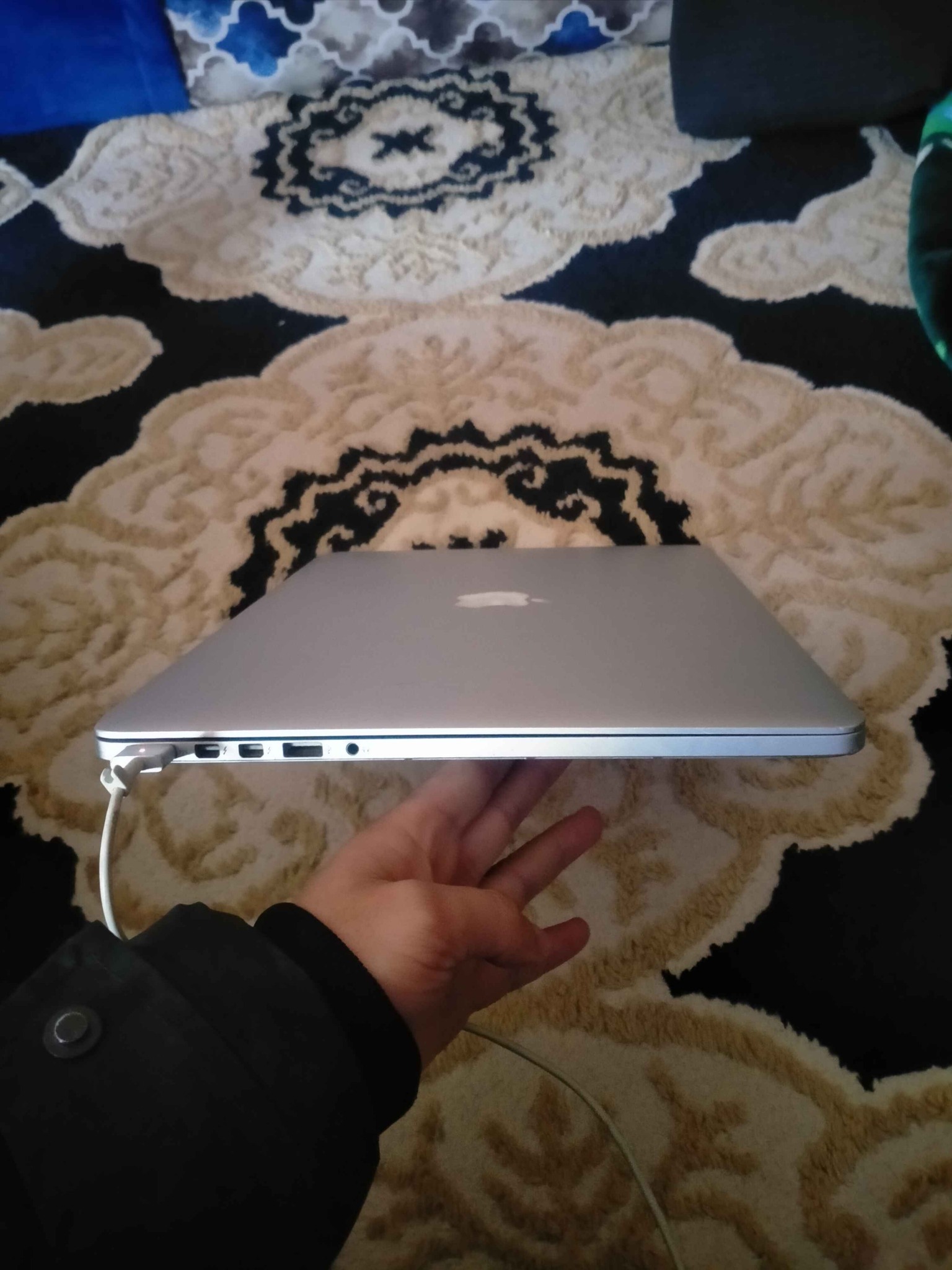 Mac book Rom : 256 Ram : 16 2014 mid Adaptable designe - Photoshop 